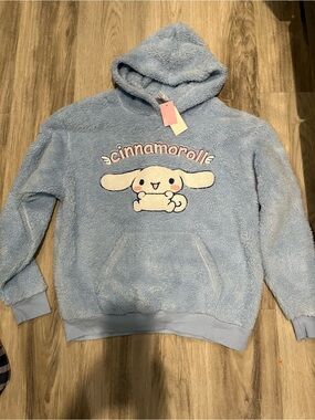 Womens Sanrio Cinnamoroll Plush Sherpa Hoodie Pullover. NWT. Size Large.